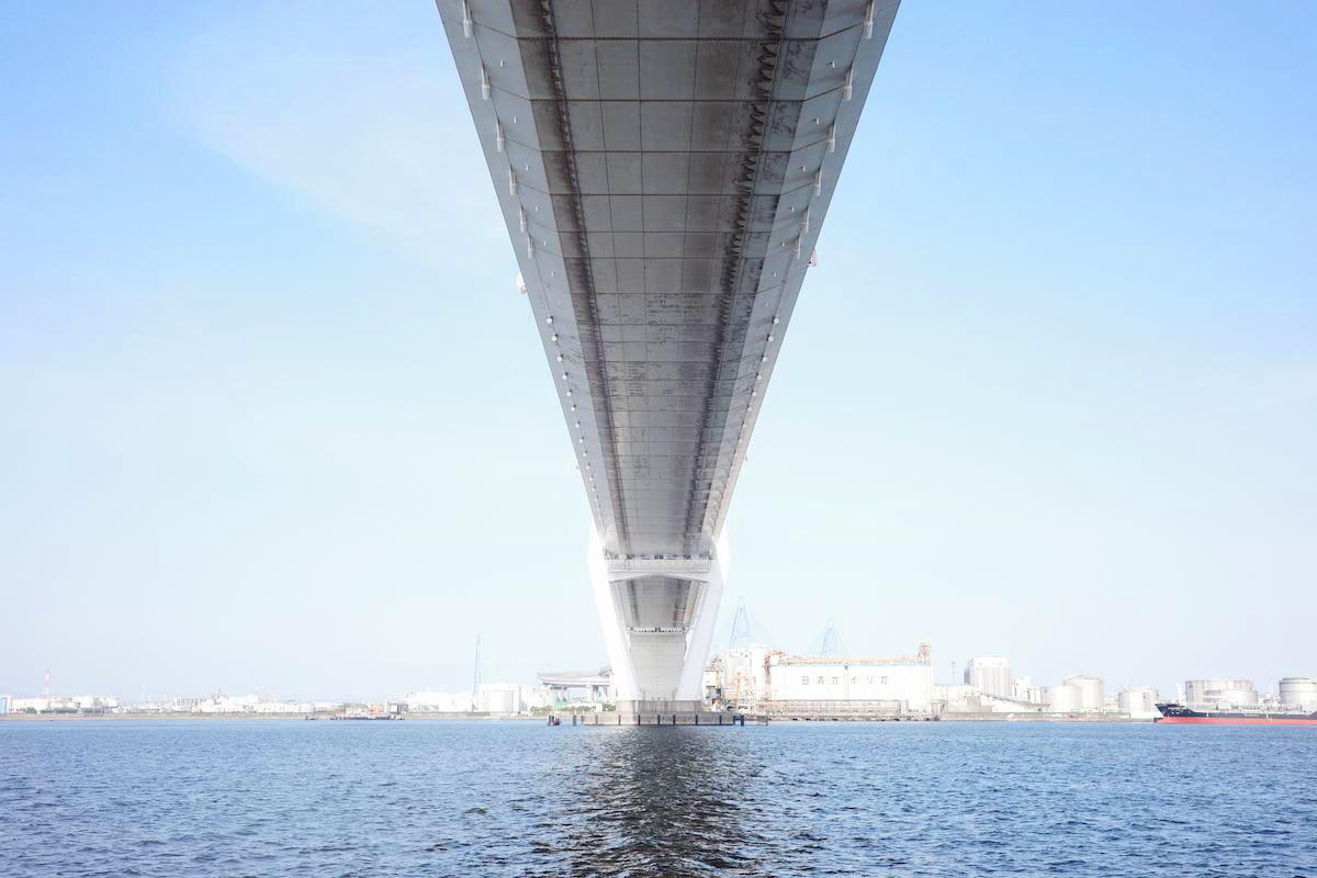 A majestic view of Meikou bridge from the bottom.