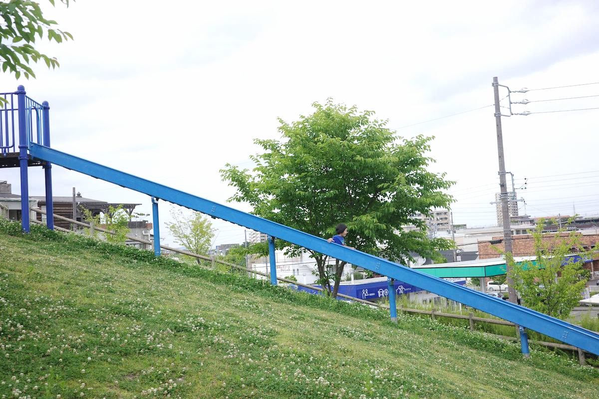 A long blue slide.