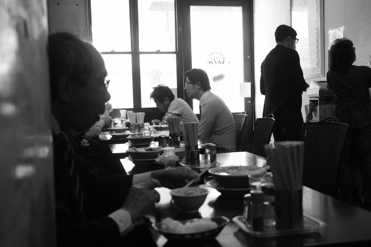 Noire Chinese restaurant full of customers during lunch time.