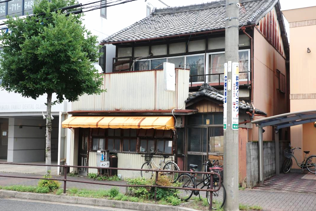 The storefront of Curry sashi.