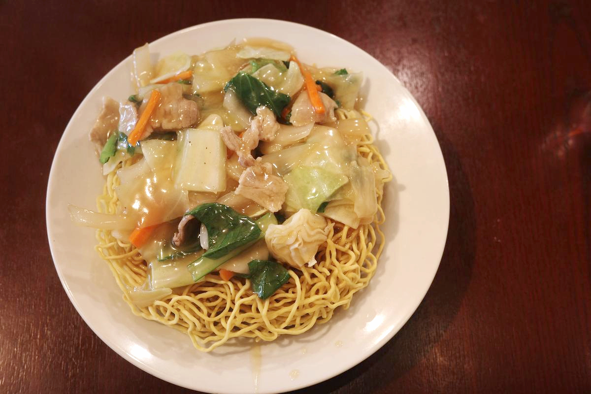 Chinese crispy noodles with pork and vegetables. 