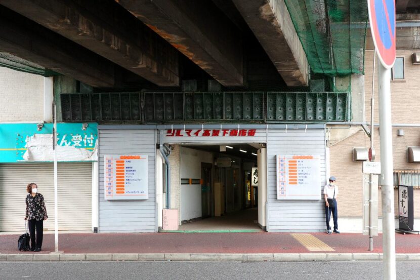 The entrance at Tsurumai Koukashita Shotengai.