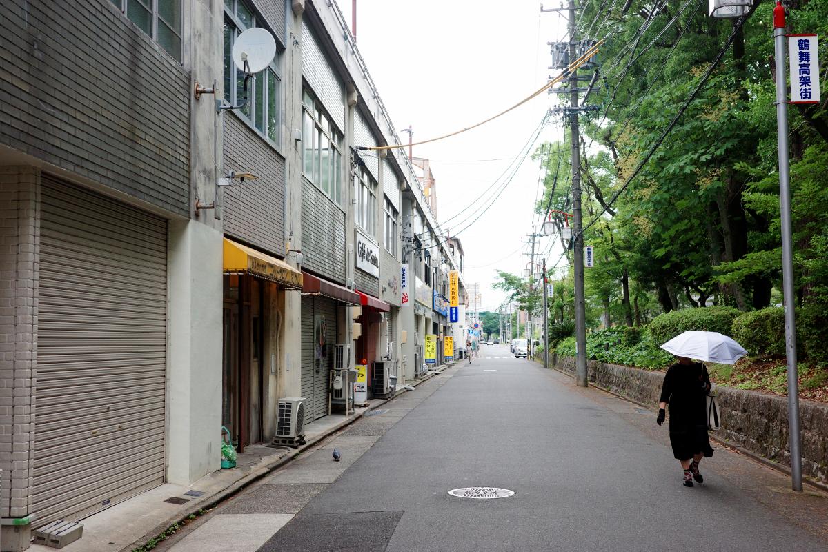 The view of the shopping street from the back alley adjoining Tsurumai Park.