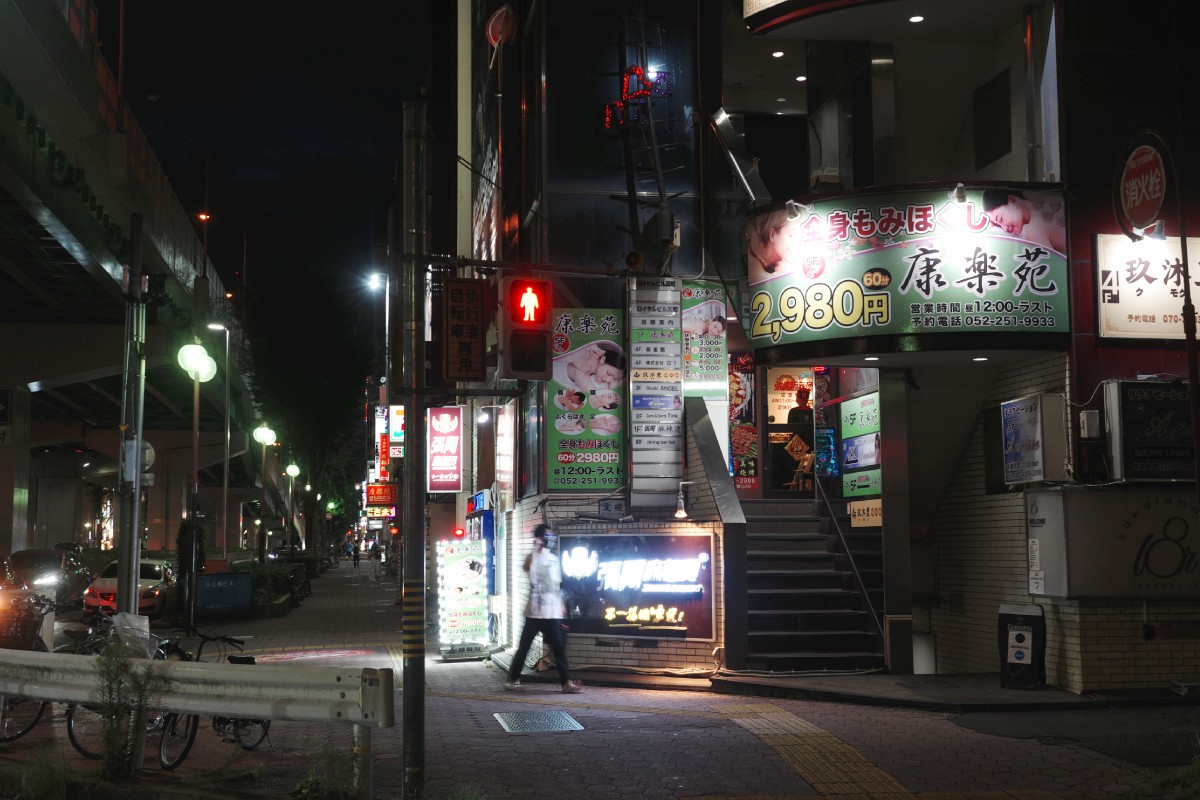 Vibrant Chinese food scene in Nagoya's bustling complex.