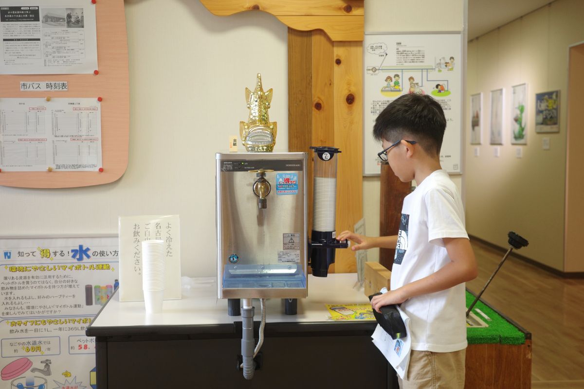 Children enjoying tap water at Nagoya's Water History Museum.