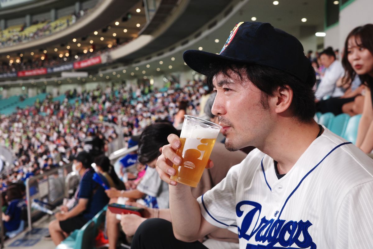 A man enjoys sipping on a cold draft beer at Vantelin Dome Nagoya.