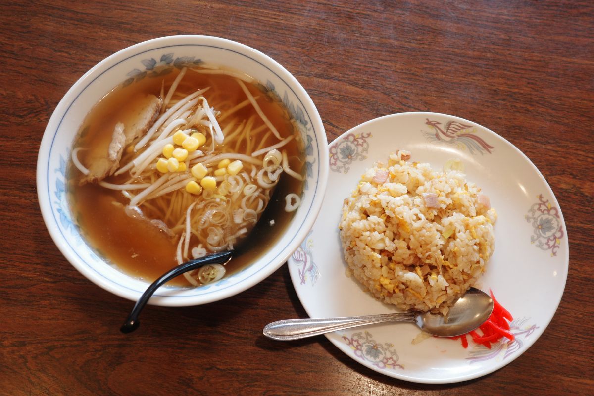 Classic Ramen and Fried Rice Set at Kameikaku in Nagoya.