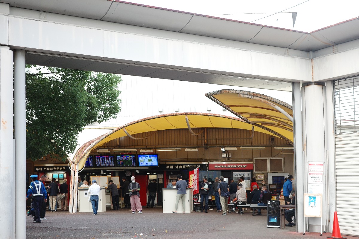 Nagoya keirin is located just next to Nakamura park in Nagoya.