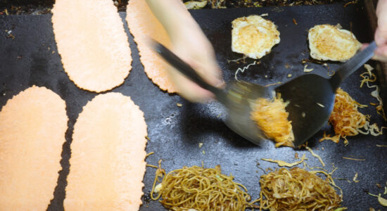 Preparing Tamasen, a staple of Nagoya's local food and culture, on the teppanyaki grill at Kantenya.