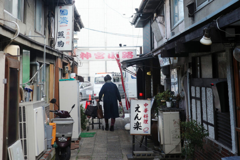 Enraku: a hidden gem in Nagoya's Jinguu Alley, serving nostalgic ramen in a quaint, time-traveling setting.